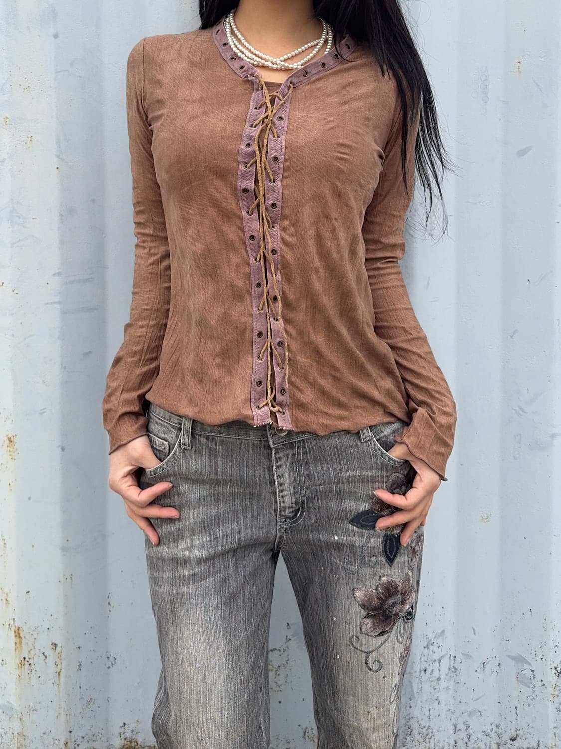 브라운 아일렛 디테일 탑 상품이미지1