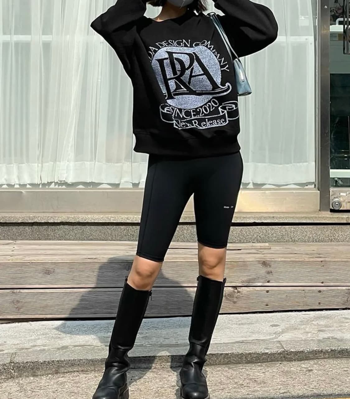 프렌다 ROUND LOGO CREWNECK SWEATSHIRT BLACK 상품이미지3