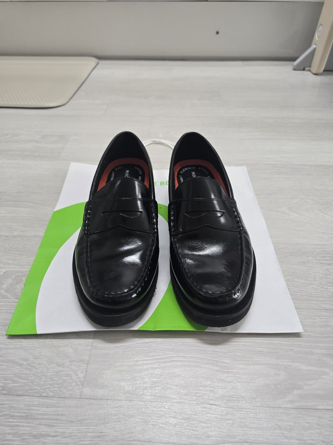 락포트 남자구두V80547 발볼(미디움)255mm us7.5팝니다 상품이미지4