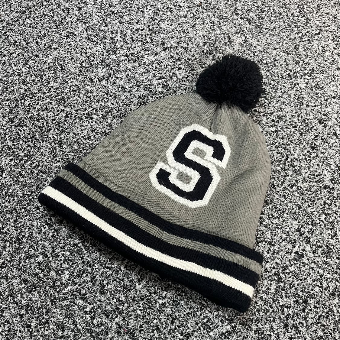 빈티지 S로고  방울 비니 상품이미지1