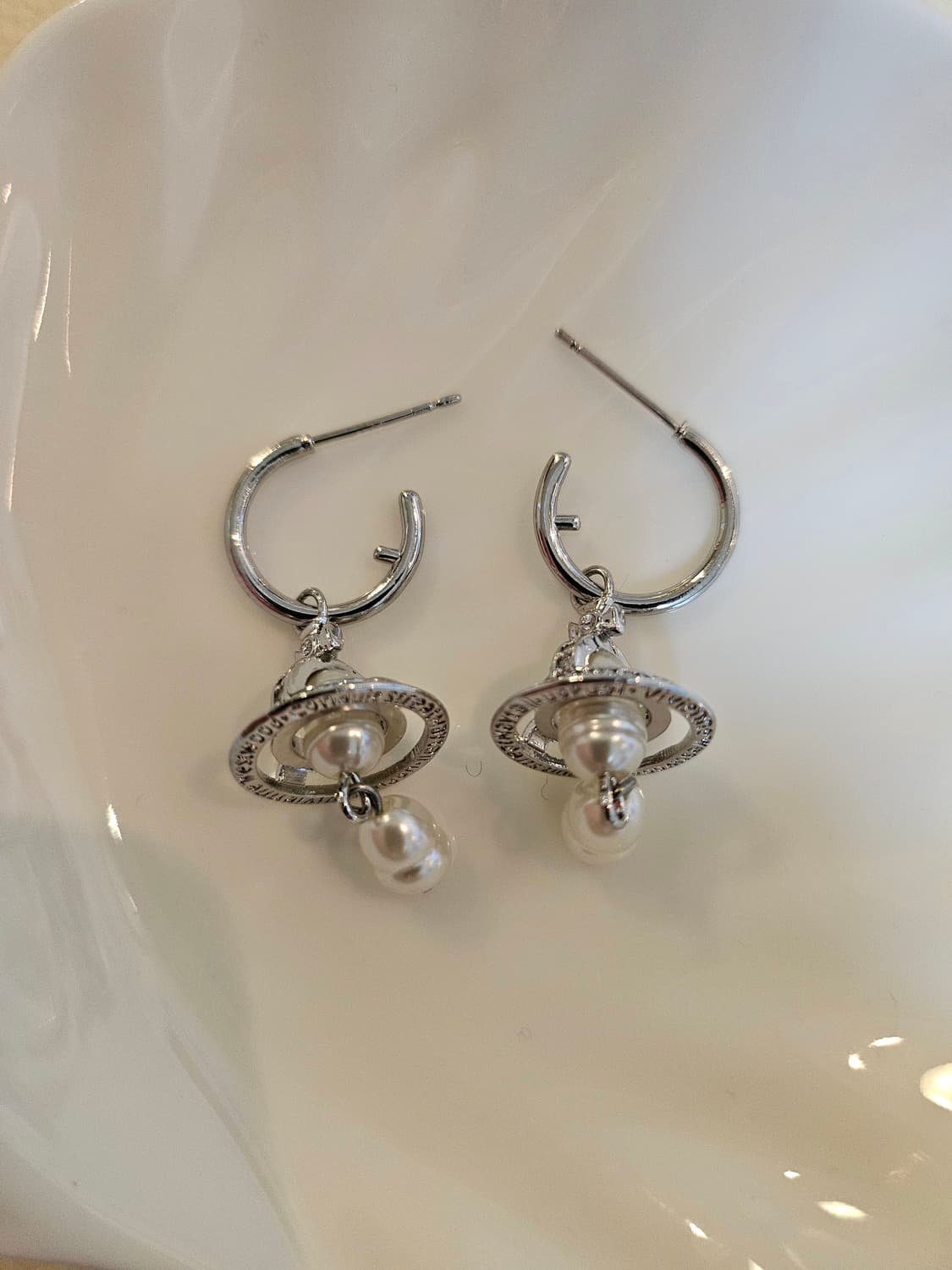 비비안웨스트우드 업사이클링 천연담수 진주 드롭 귀걸이 상품이미지7