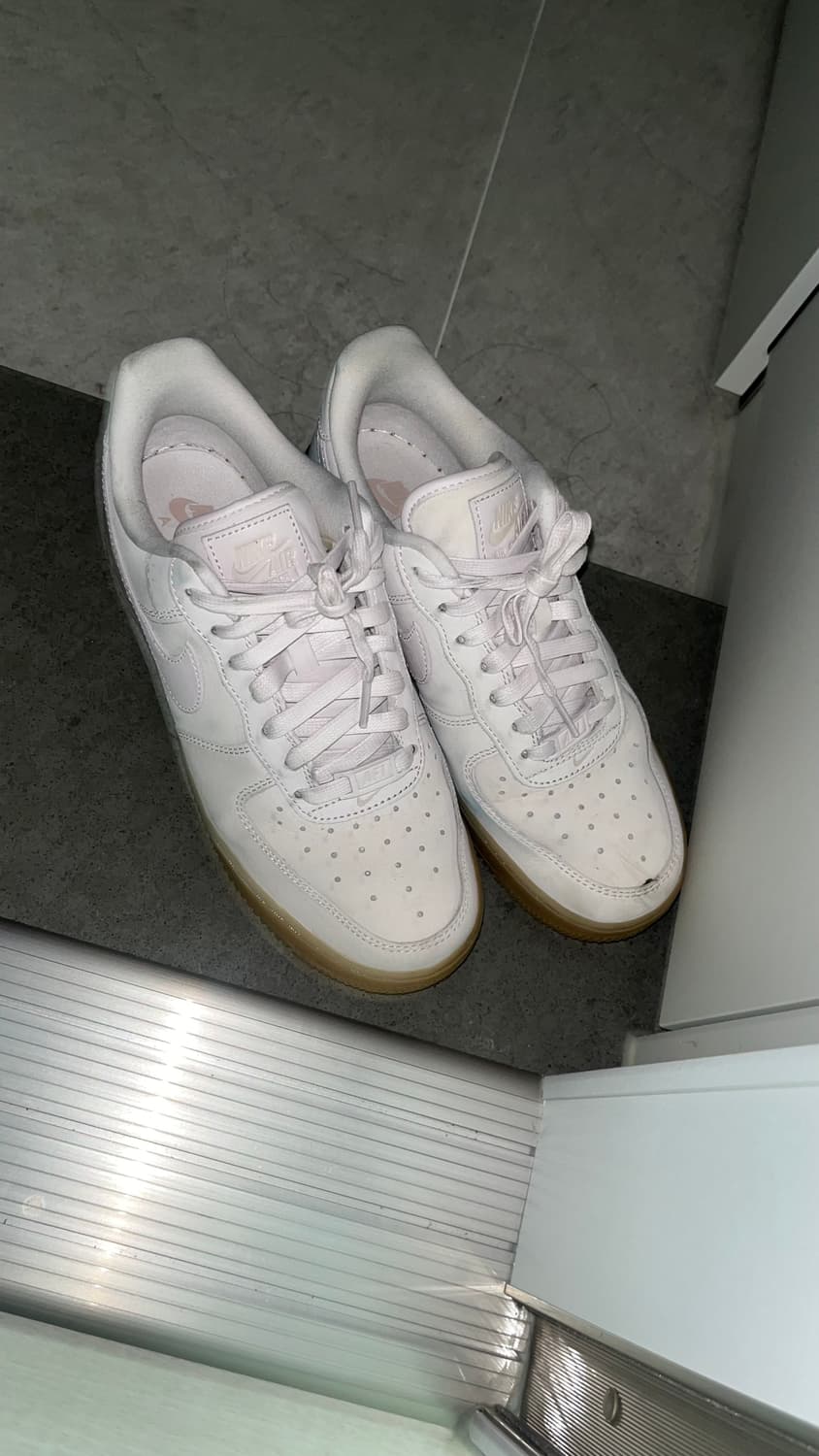 나이키 에어포스1 로우 화이트 240 상품이미지1