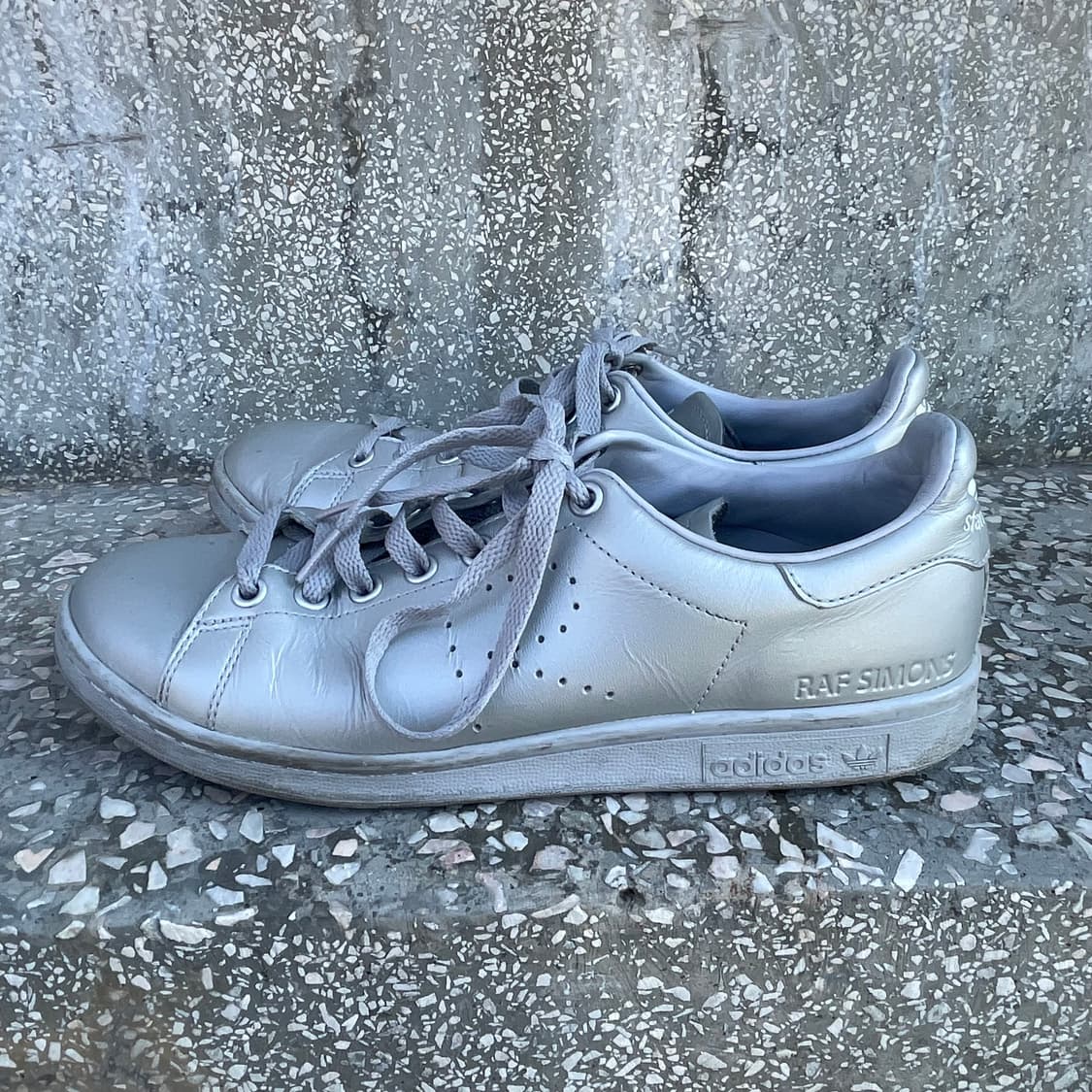 라프시몬스x아디다스 스탠스미스 상품이미지2