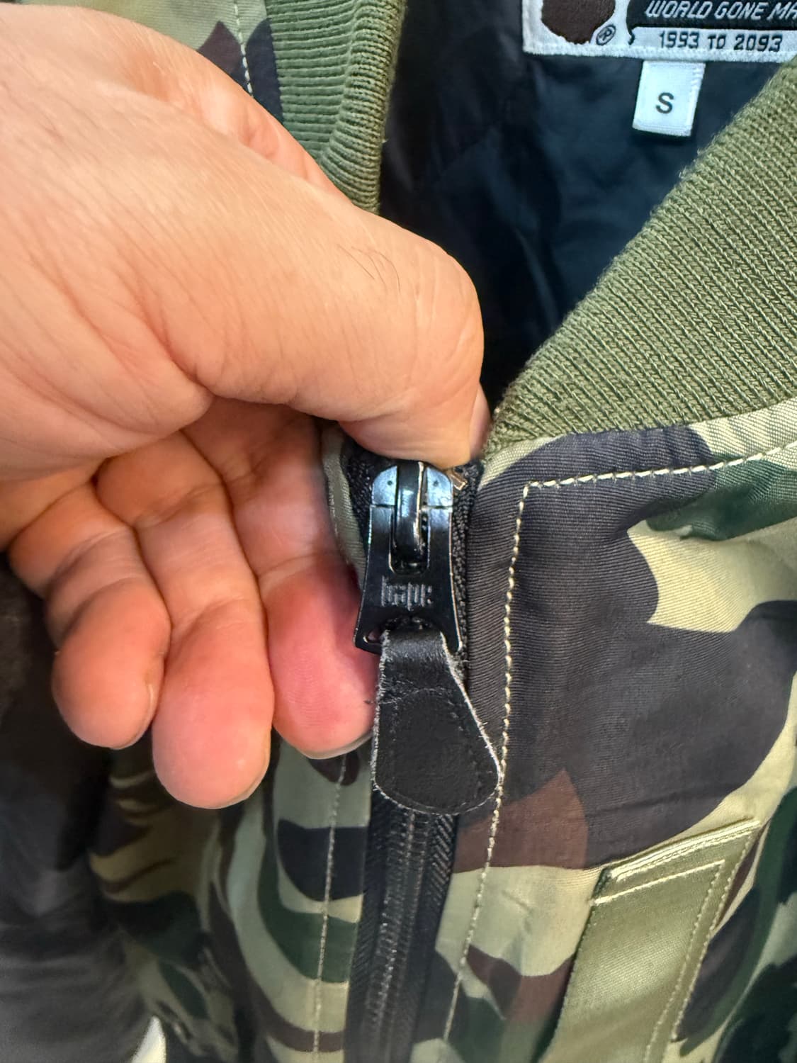 55-66 정품 베이프 카모플라츄 패턴 붐버자켓 팝니다 상품이미지3