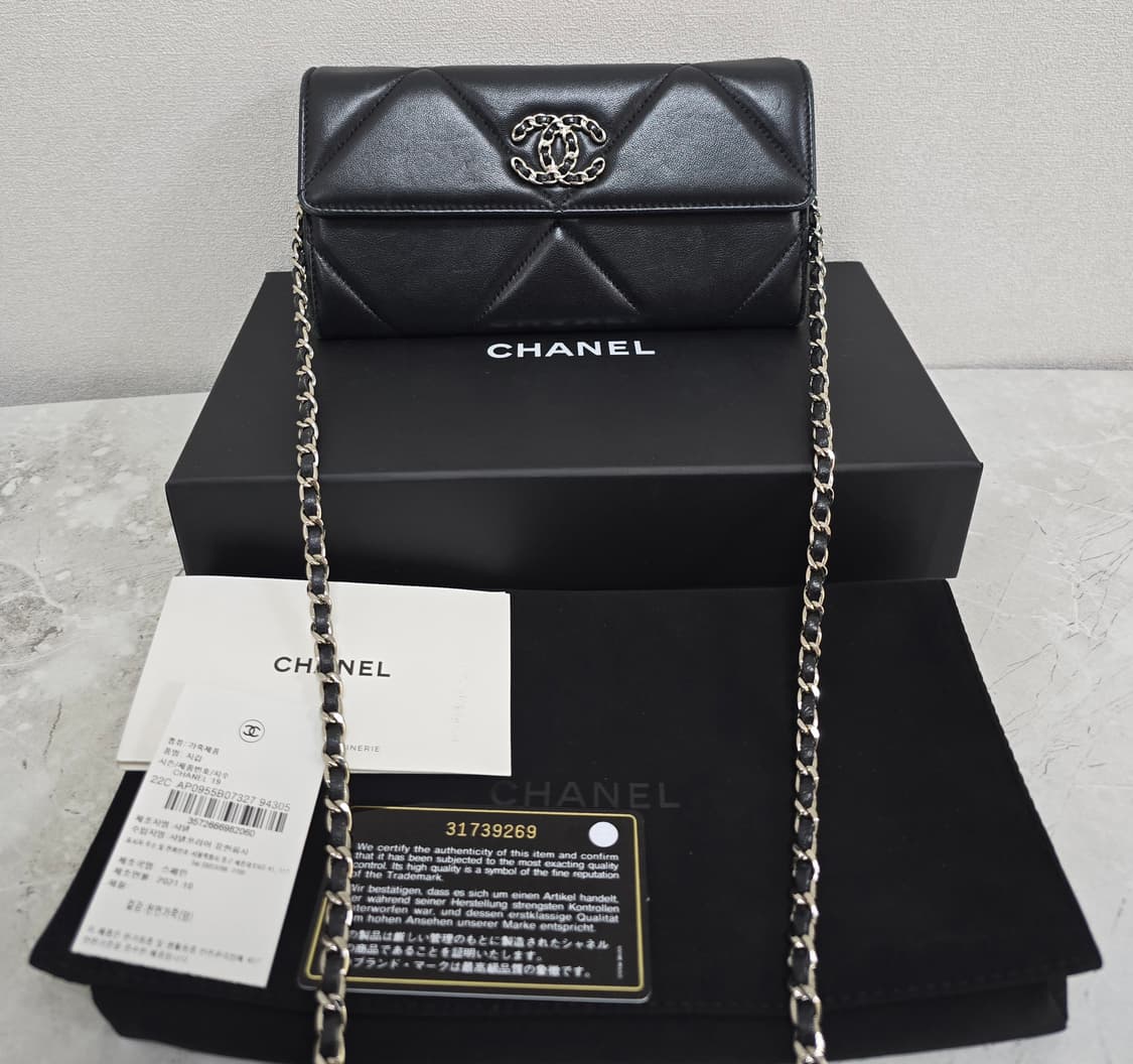 샤넬 19 플랩 장지갑 판매 상품이미지1