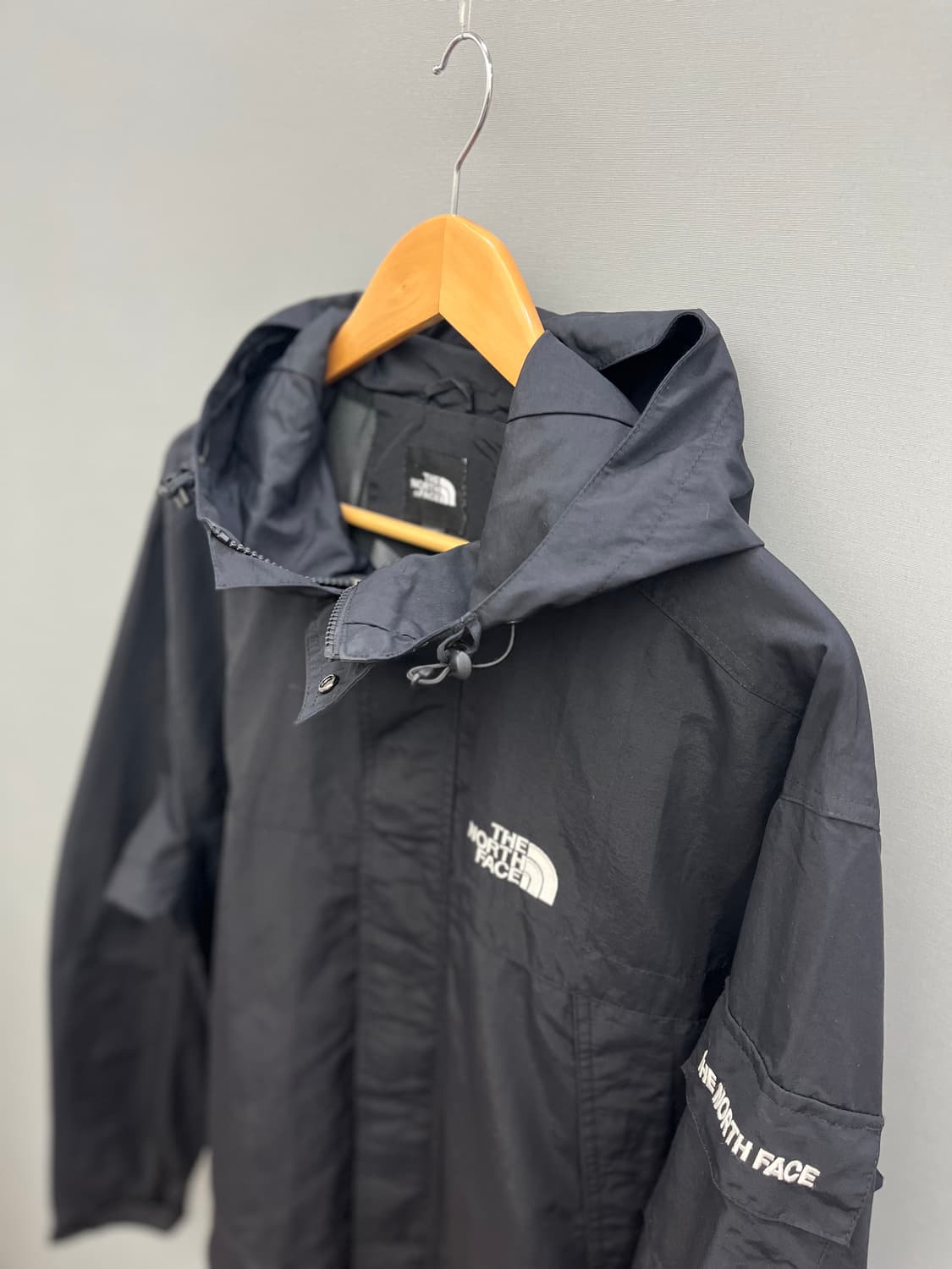 노스페이스 블랙 후드 바람막이 상품이미지3