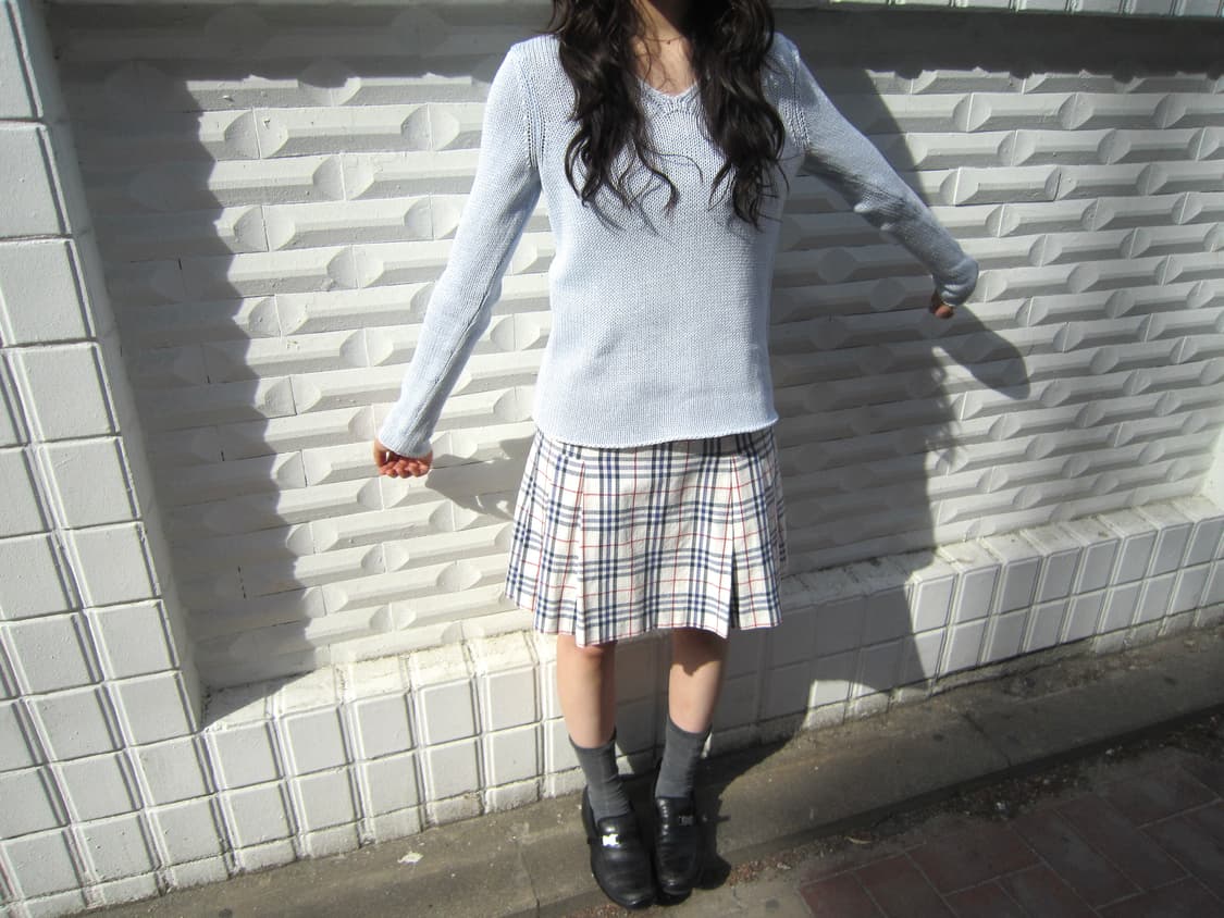 버버리 런던 플리츠 미디 스커트 노바체크 디테일 A라인 화이트 상품이미지4