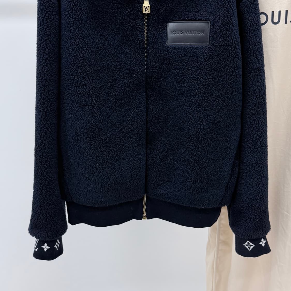 [S+급/L] 25FW 루이비통 레더패치 플리스 블루종 자켓 상품이미지4