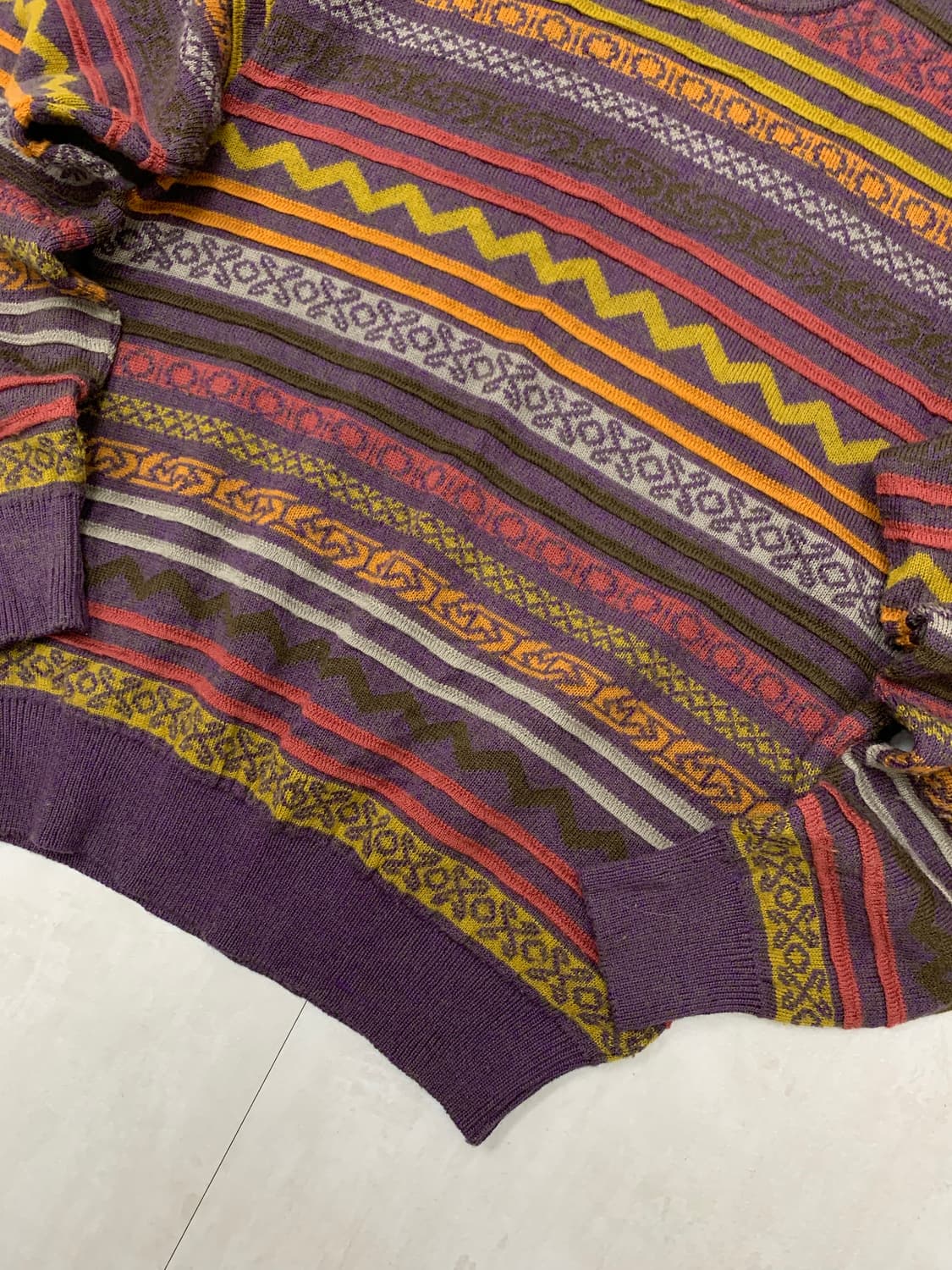 크로커다일 퍼플 패턴 니트 상품이미지3