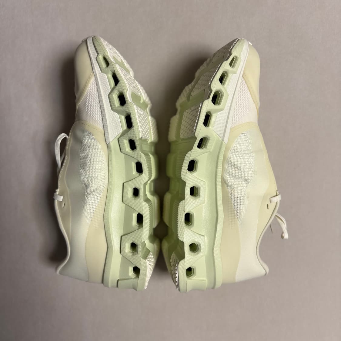 새상품) 온러닝 파프(paf) 클라우드 몬스터 시들링 화이트 W280 상품이미지5