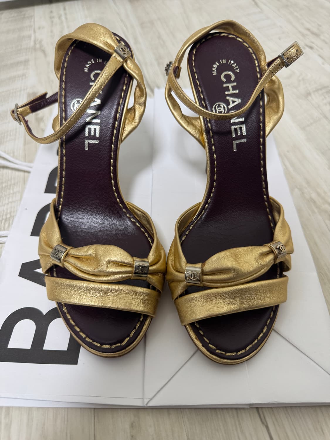(정품) 샤넬 금색 샌들 37사이즈 상품이미지2