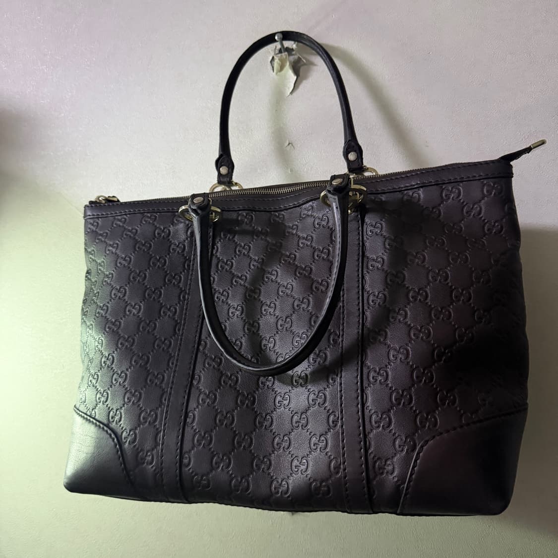 구찌 씨마 엠보 러블리 토트 다크브라운 상품이미지5