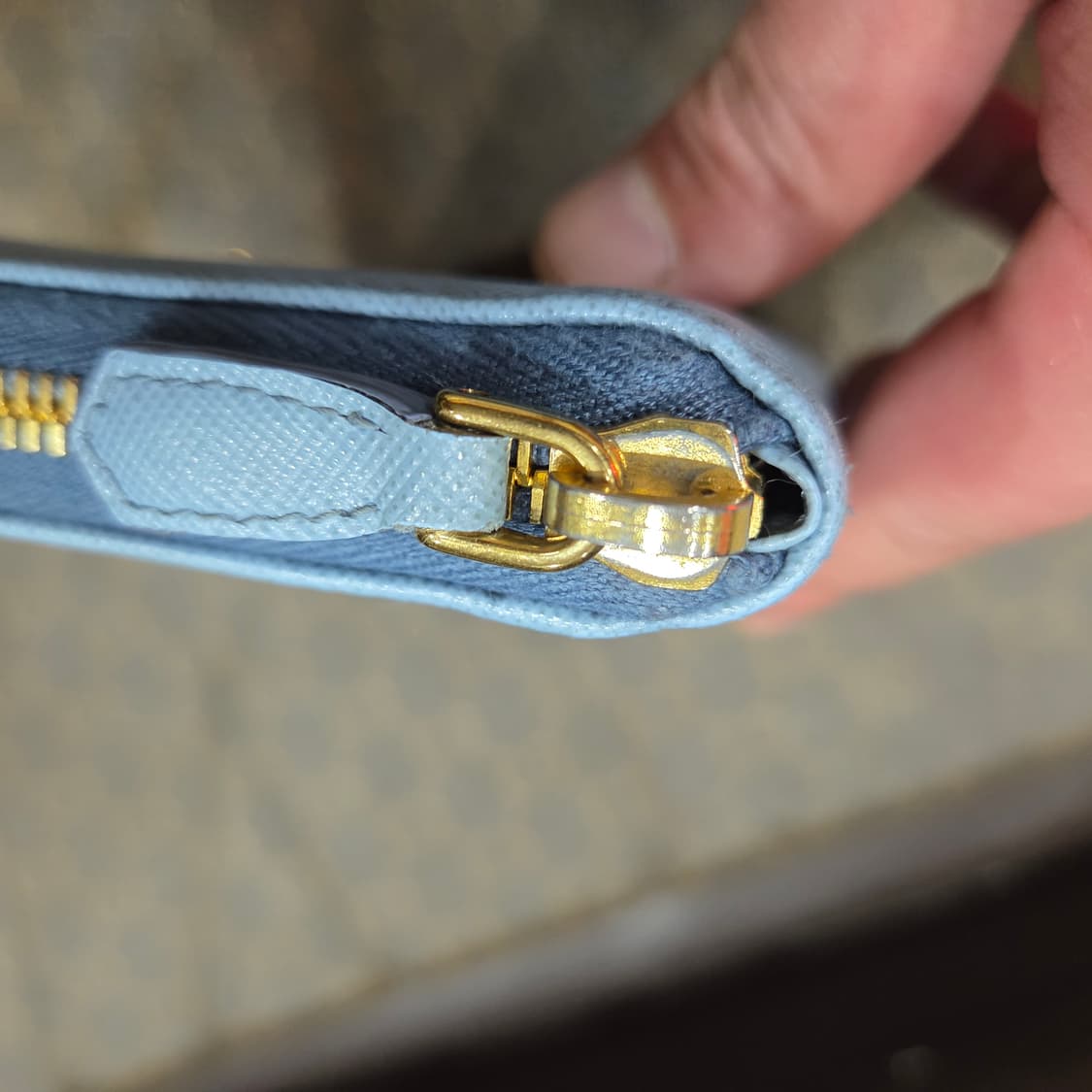 프라다 트라이앵글 장지갑 상품이미지3