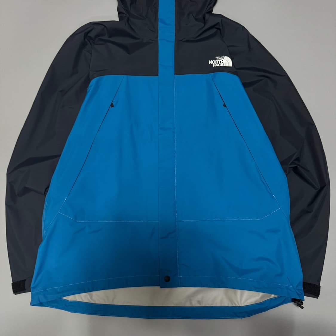 노스페이스(The north face) 블루컬러 나일론 닷샷 윈드브레이커 상품이미지8