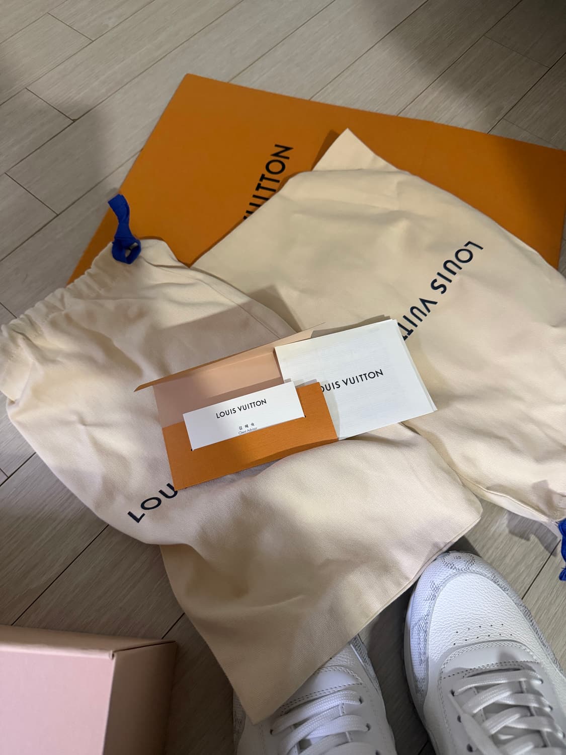 루이비통 런 어웨이 스니커즈  상품이미지10