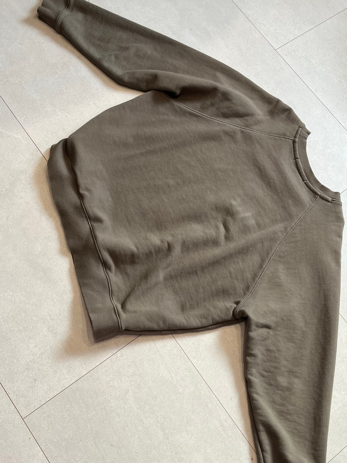 커렌트 슬릿 맨투맨 카키  상품이미지3