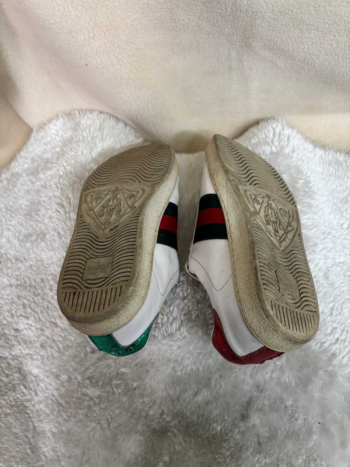 구찌(Gucci)에이스 꿀벌 자수 스니커즈 상품이미지4