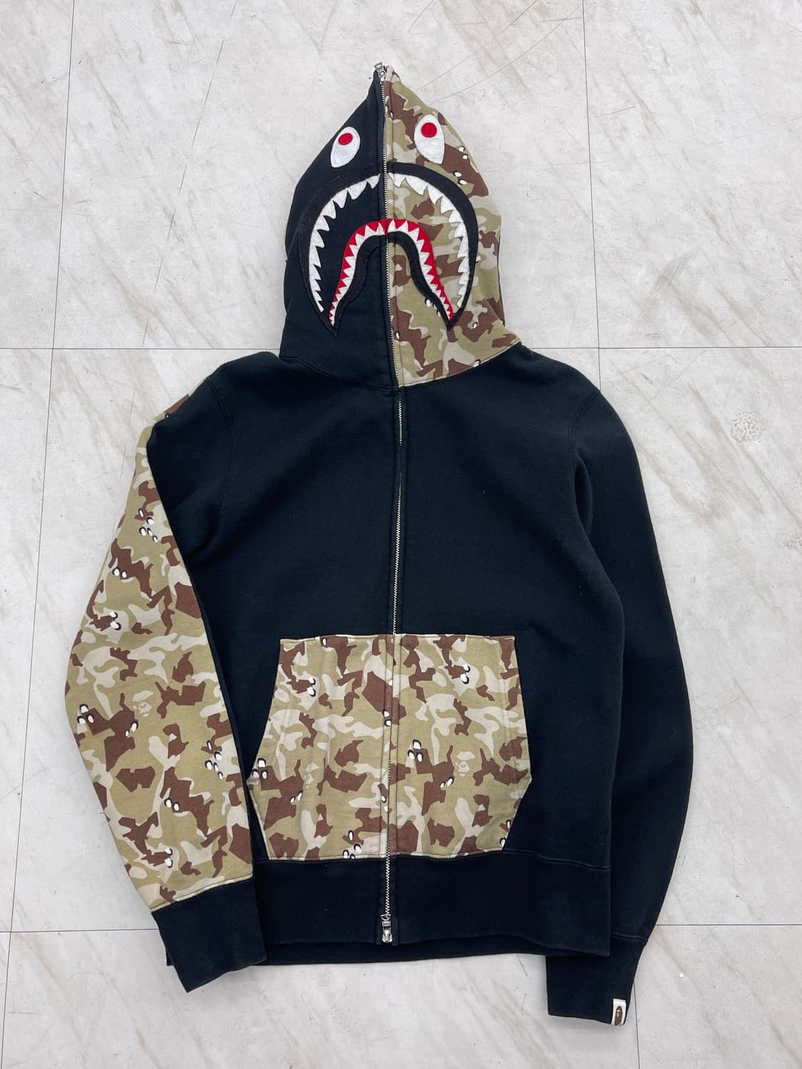 유일) 베이프 20주년 한정판 반카모 샤크 후드집업 데저트카모 블랙탄 상품이미지1