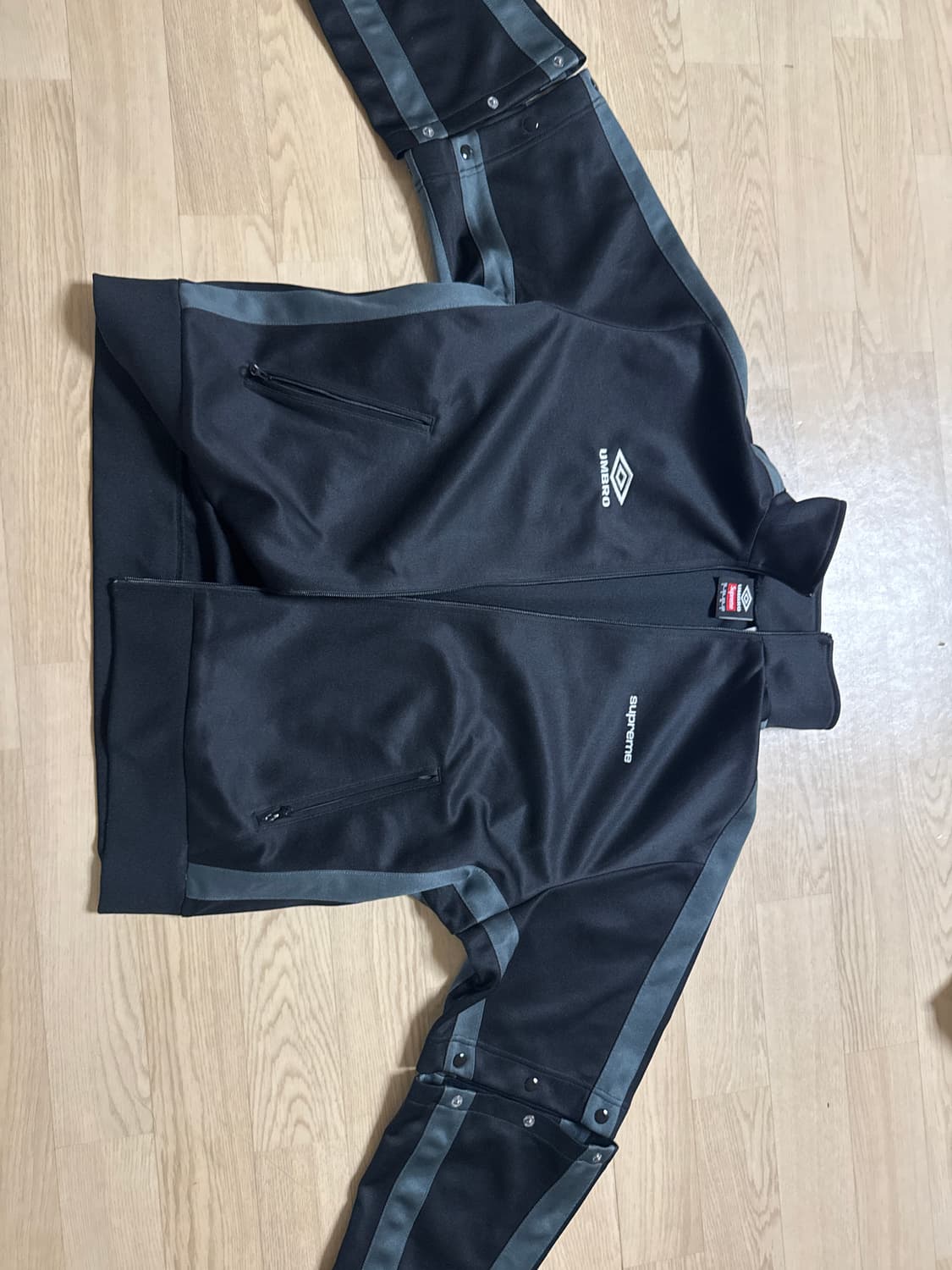 Supreme x Umbro Snap Sleeve Jacket Black 상품이미지1
