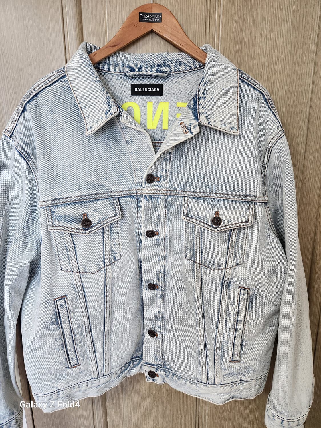 [정품]발렌시아가 백로고 형광색 워싱 데님 자켓 판매합니다. 상품이미지3