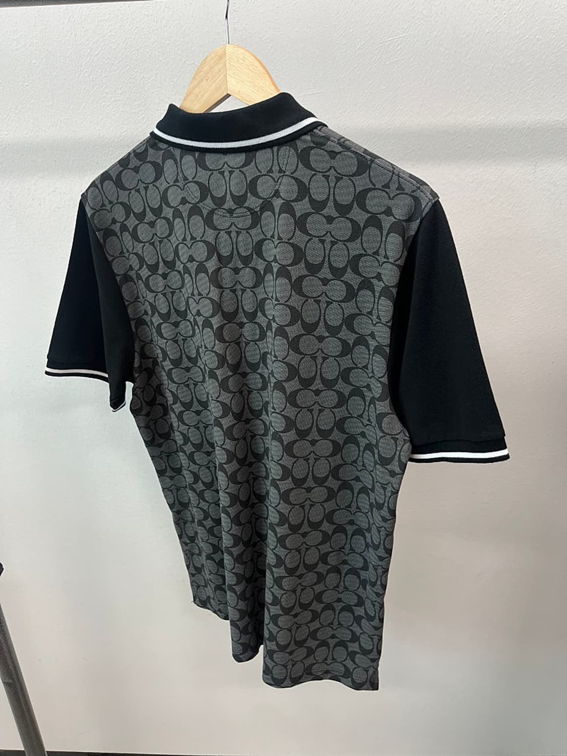 100) 코치 24ss 로고 반팔 카라티  상품이미지6