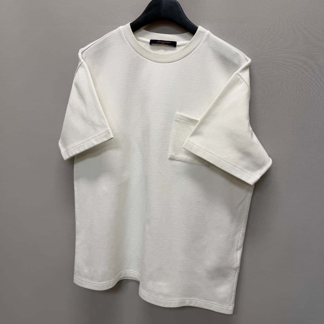 루이비통 시그니처 3D 포켓 모노그램 반팔티 ( 95~100 ) 상품이미지3