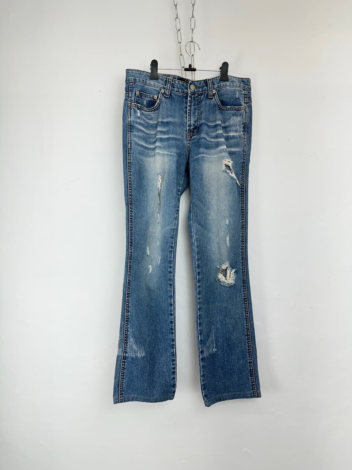 Distressed Bootcut Denim Jeans  상품이미지4