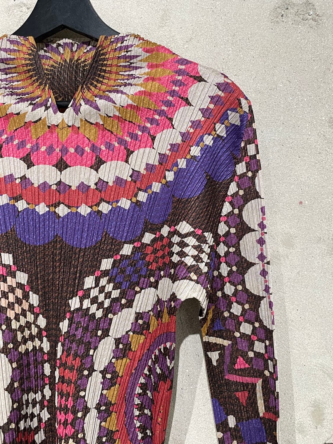 플리츠 플리즈 믹스 모티프 롱 슬리브 탑 상품이미지3