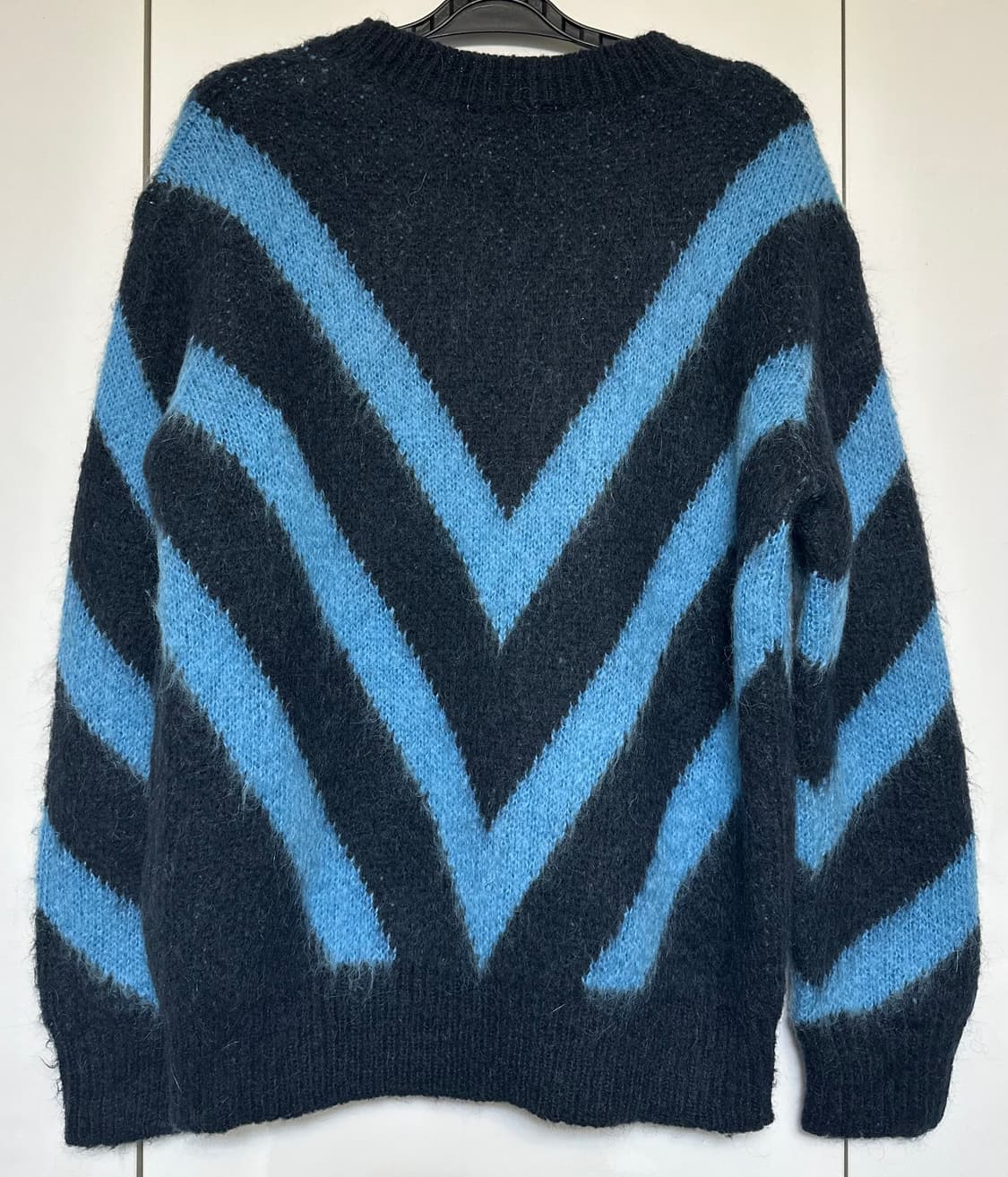 산드로 블랙/블루 브이넥 모헤어니트 상품이미지4