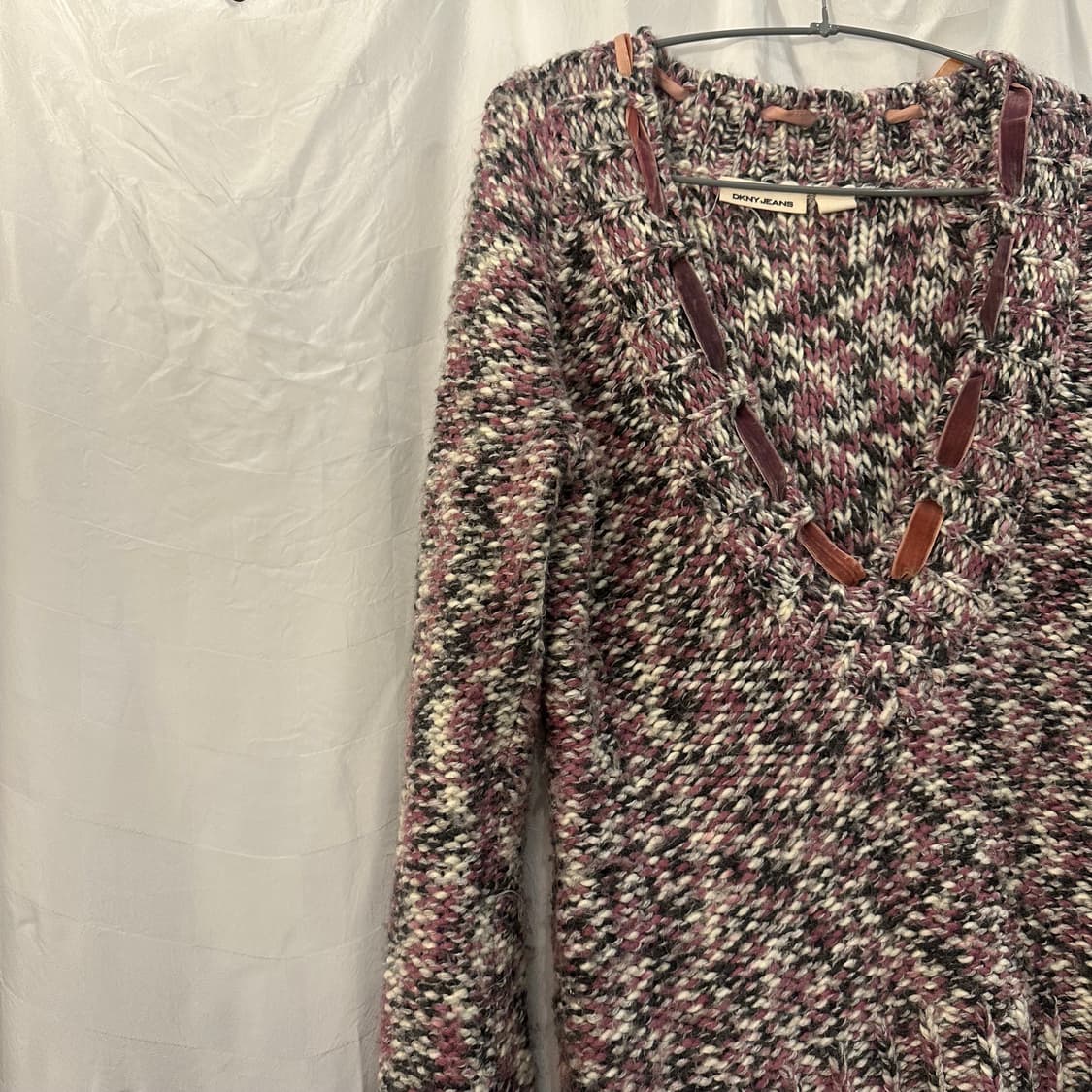 DKNY 도나카란 브이넥 라벤더 니트 상품이미지4