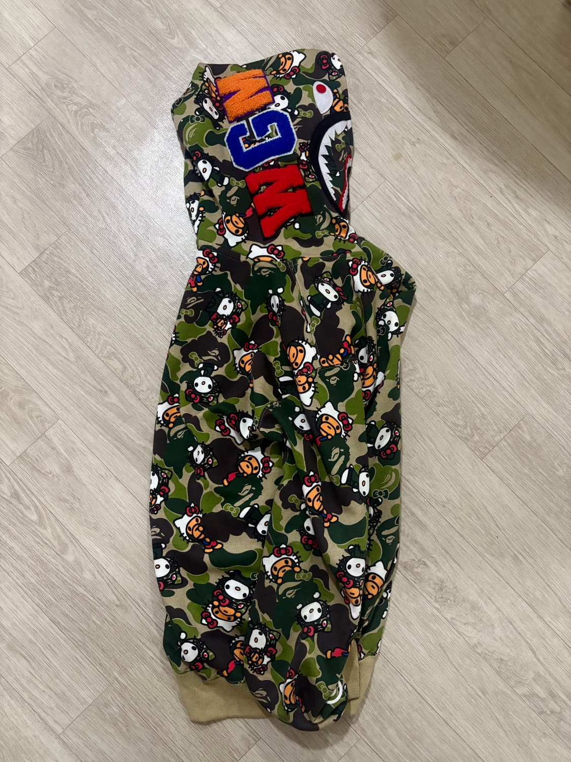 베이프 산리오 후드집업 상품이미지3