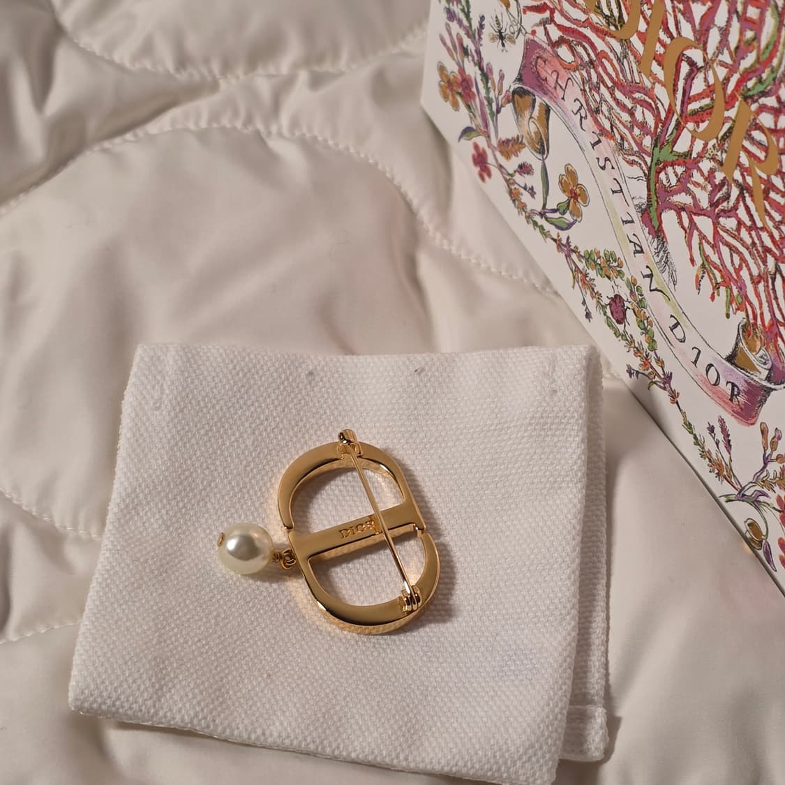 디올 쁘띠 cd 브로치 화이트 상품이미지9