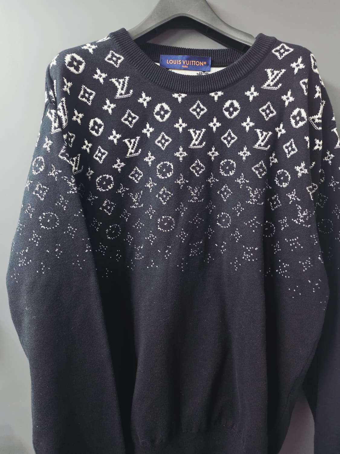 루이비통 모노그램 그라데이션 블랙니트M 상품이미지1