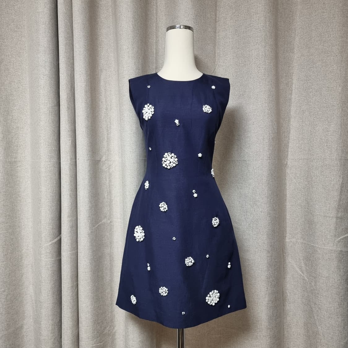 시슬리 Sisley 비즈장식 린넨혼방 슬리브리스 원피스 (44) 새상품 상품이미지1