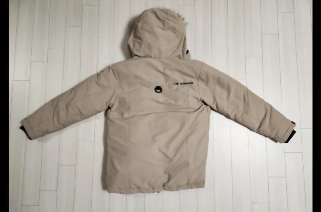 아이더 카라스 다운 패딩 점퍼 M

사용감외에 오염 하자 없이 깨끗해요
 상품이미지8