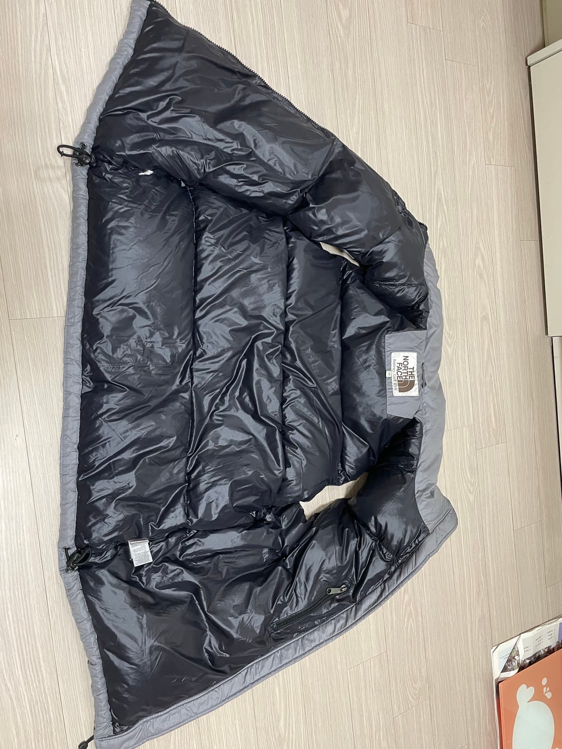 노스페이스 700 눕시 패딩 조끼 그레이 M 95-100 상품이미지4