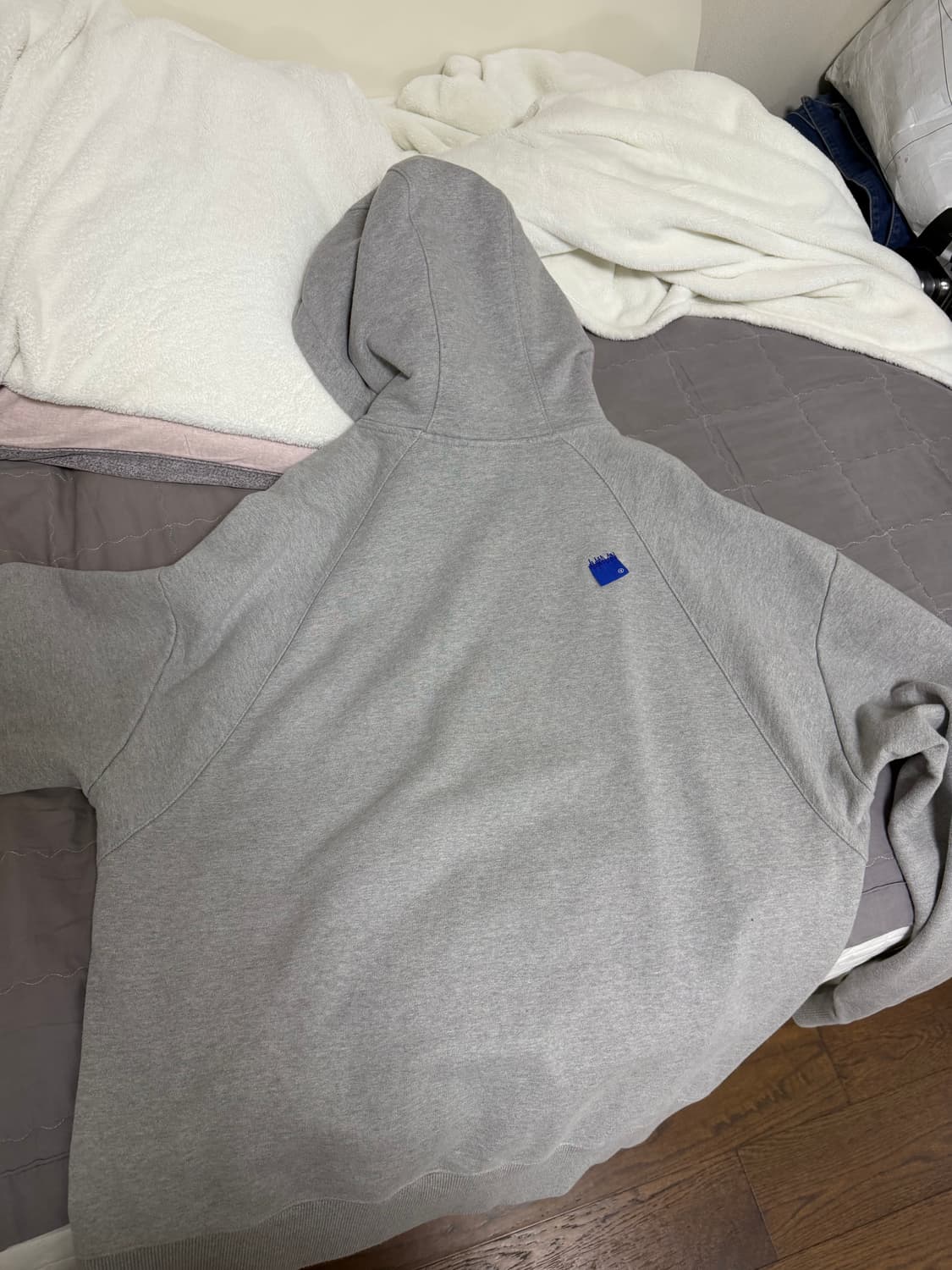 아더에러 후드티 상품이미지2