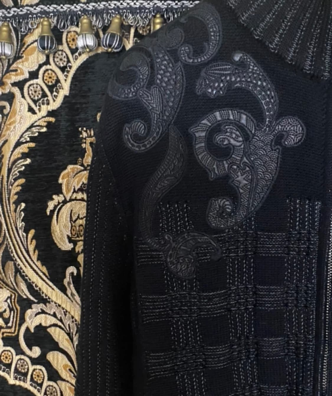 베르사체 블랙 자카드 한정판 니트 집업 (Size 48) 상품이미지2