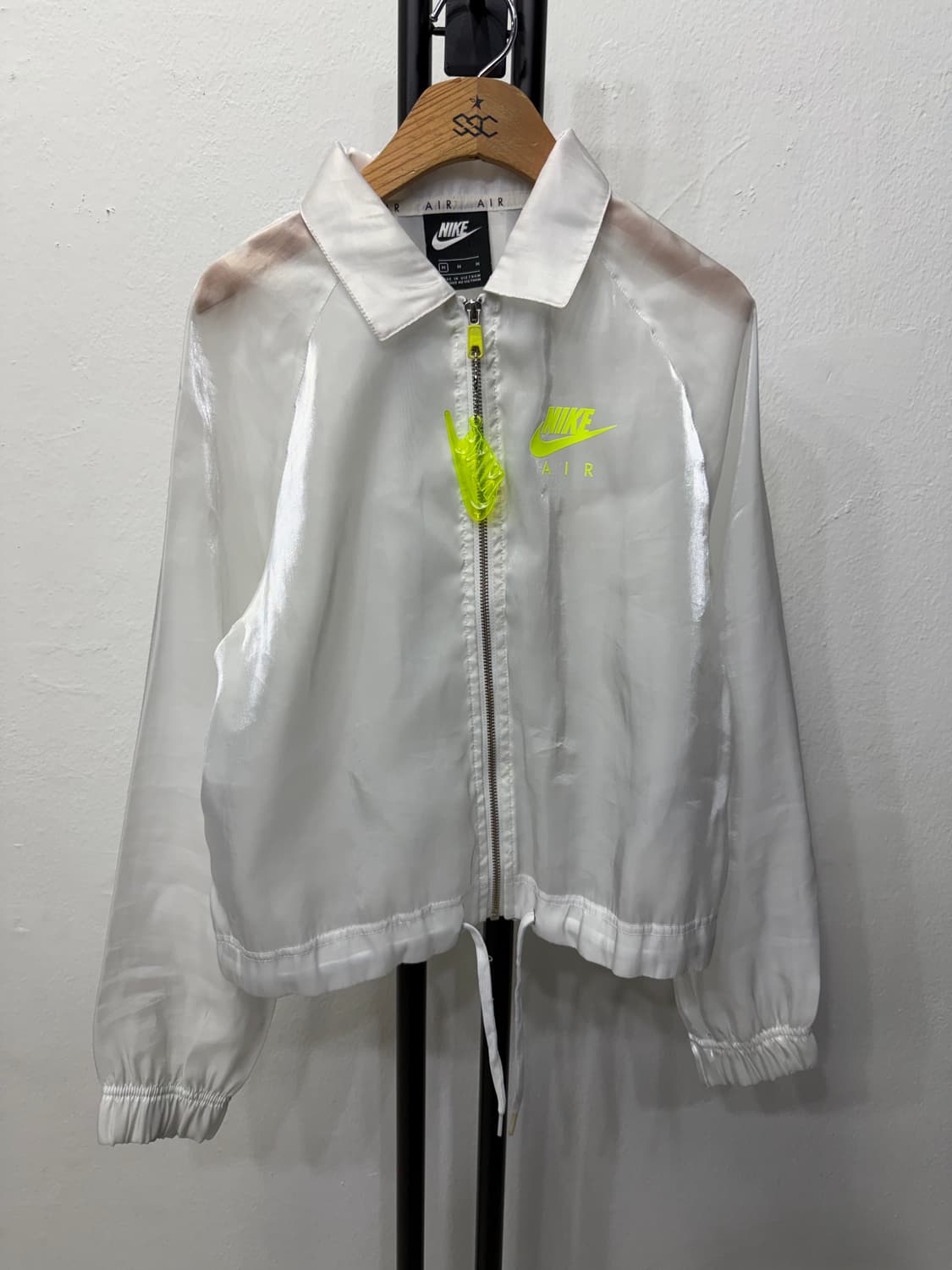 정품) 나이키 여성 AIR 화이트 바람막이 M 상품이미지1