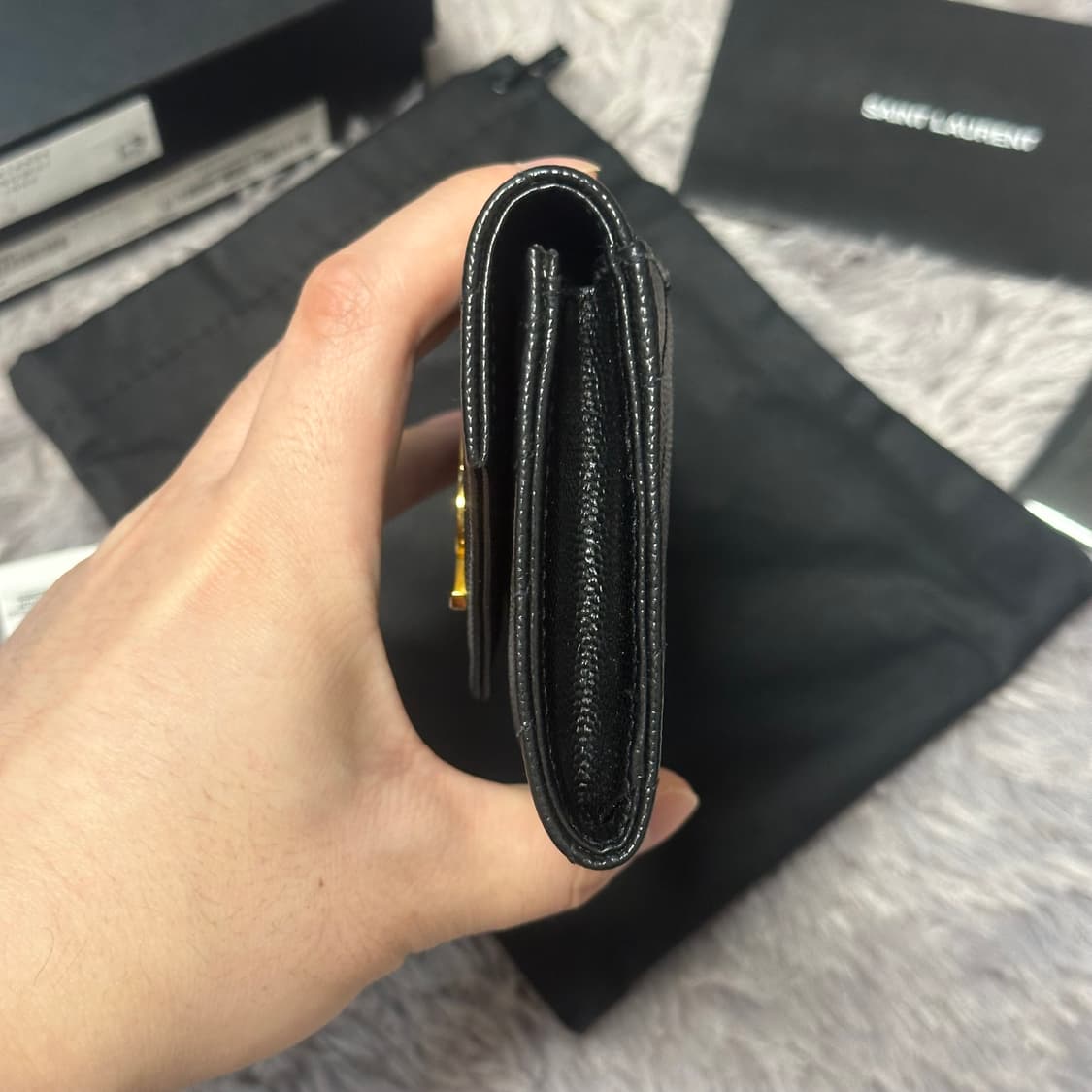 [풀구성] 입생로랑 마틀라세 엔벨로프 중지갑 블랙 상품이미지4