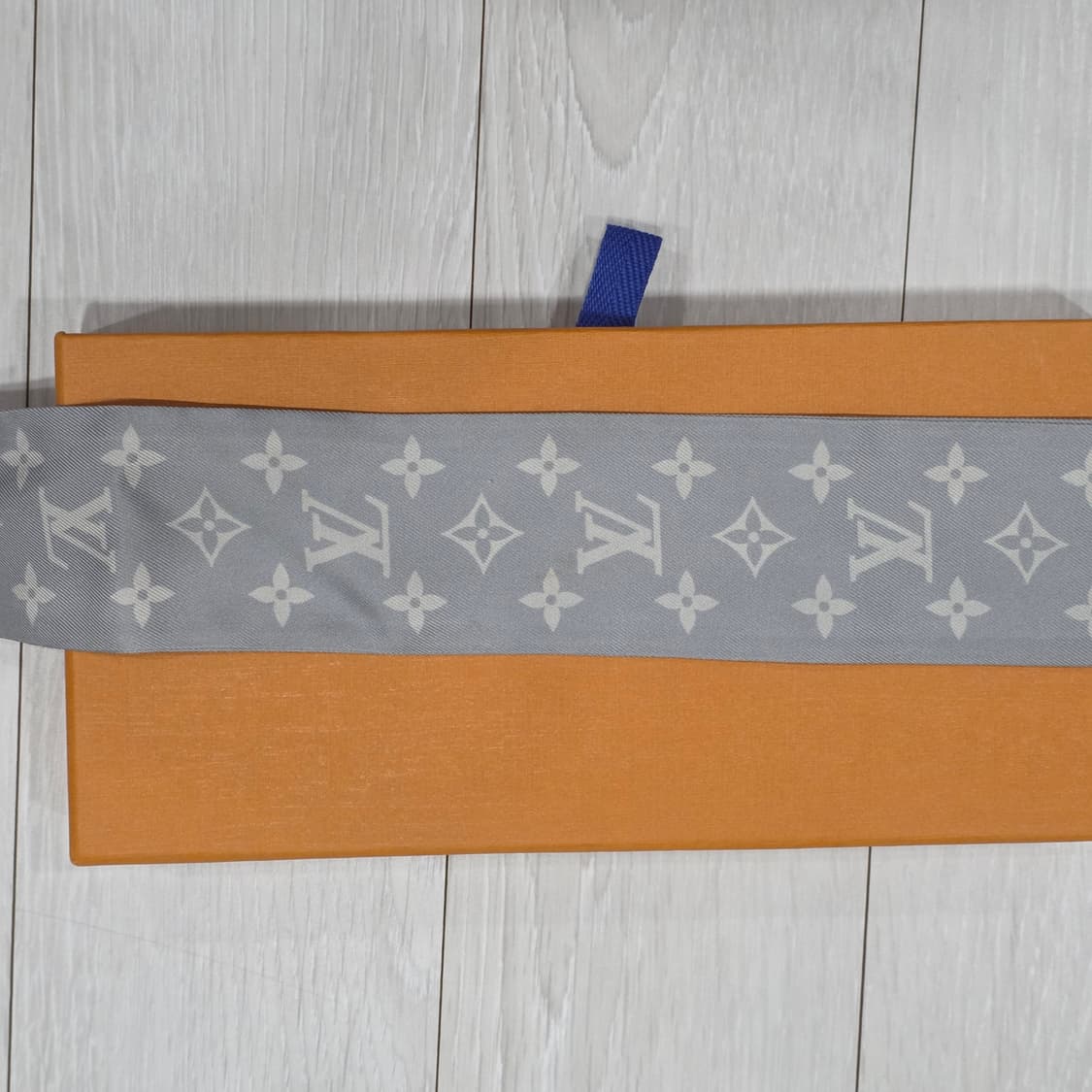 루이비통 실루엣 bb방도 스카프 그레이 m97398 상품이미지4