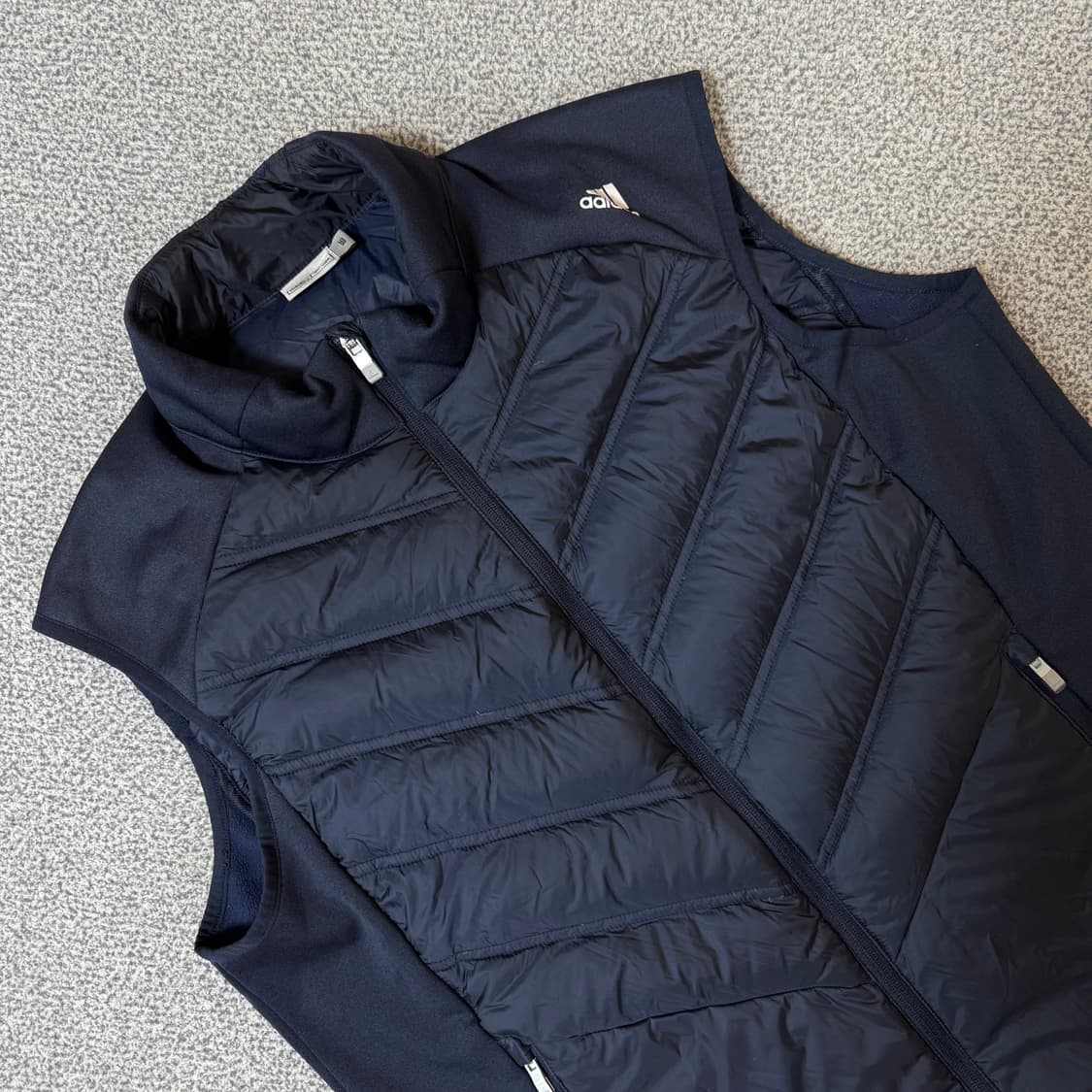 아디다스 겨울철 러닝용 패딩조끼 상품이미지1