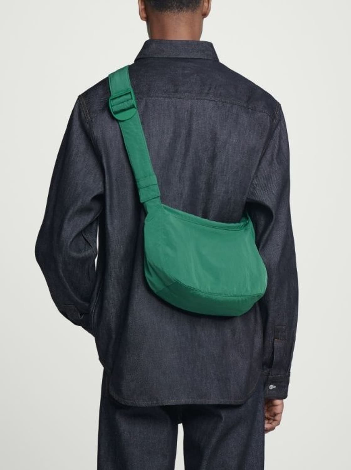 코스 Cos 다크그린 나일론 크로스바디 새들백 상품이미지1
