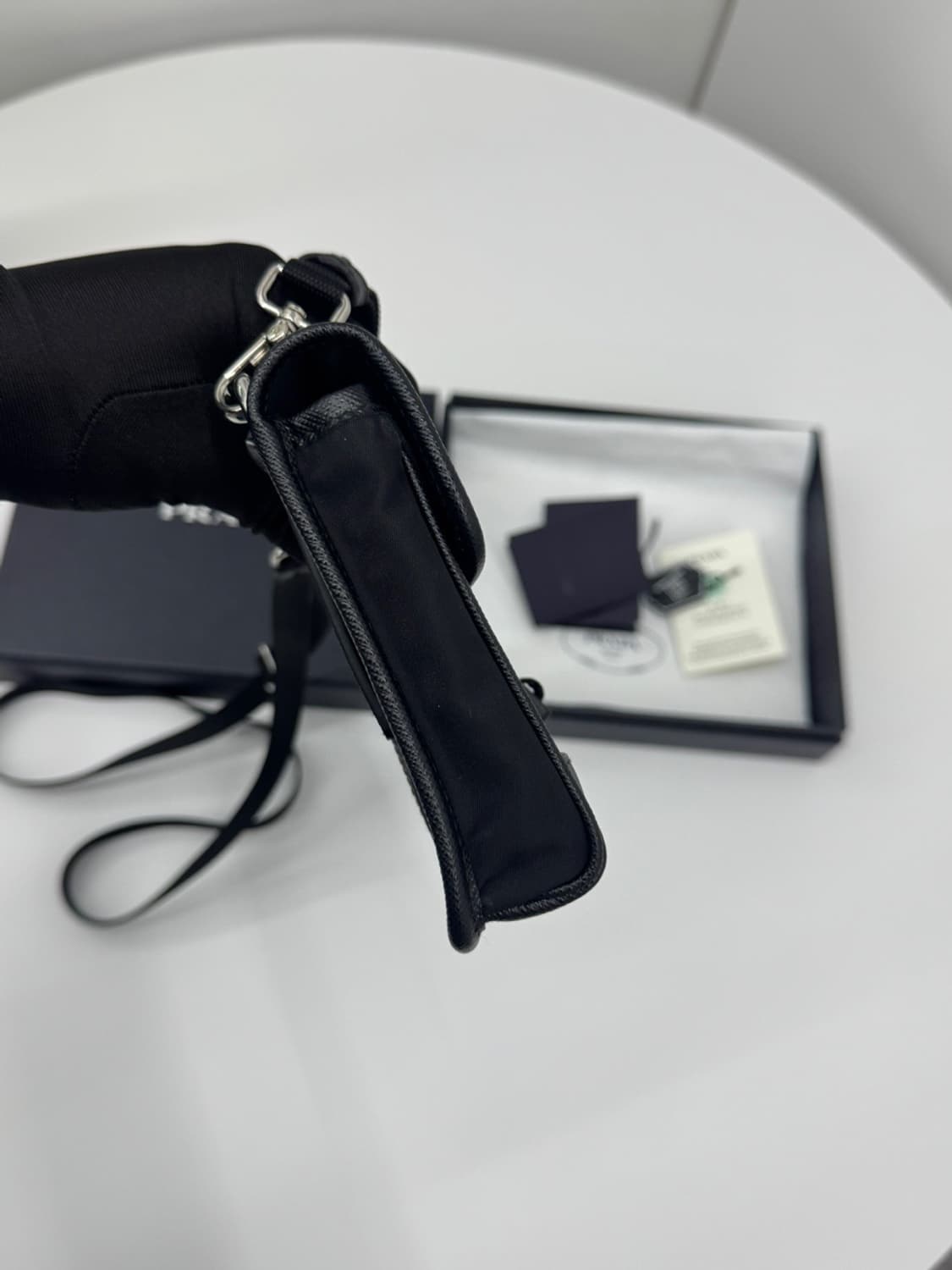 [백화점] 프라다 리나일론 앤 사피아노 레더 스마트폰 케이스  상품이미지4