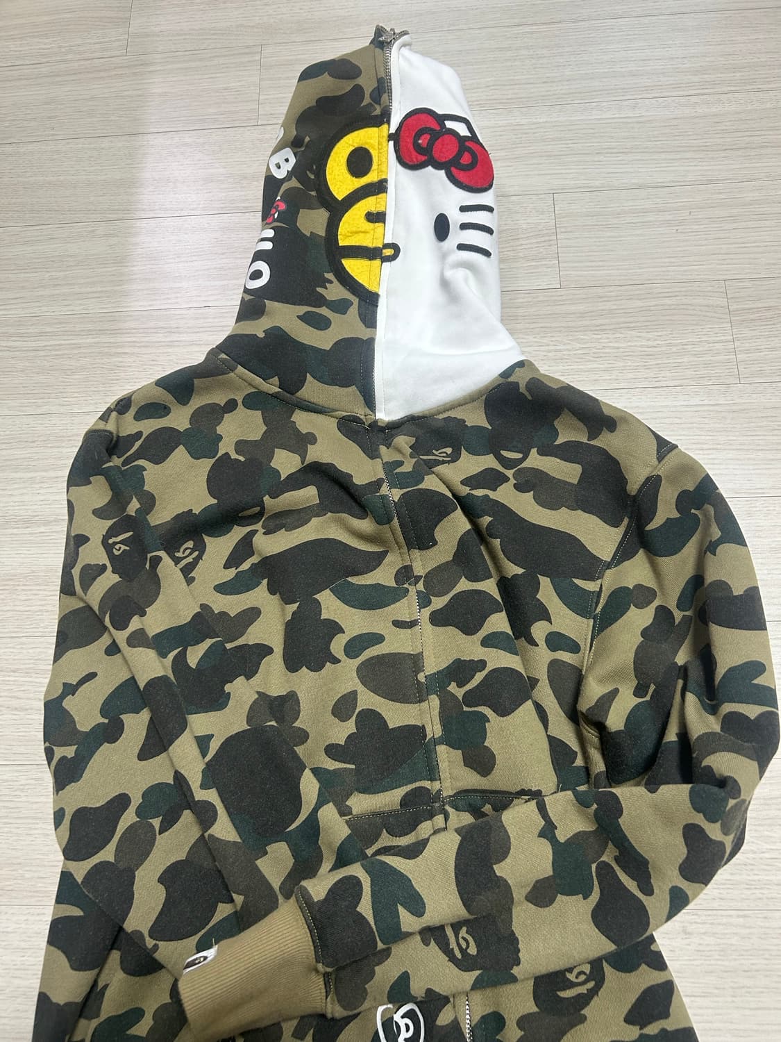 베이프 마일로 헬로키티 콜라보 카모 후드집업  상품이미지1