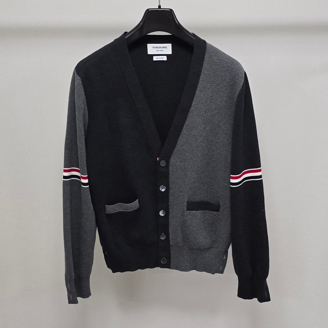 톰브라운 암밴드 밀라노스티치 가디건 3사이즈 100 판매 상품이미지1