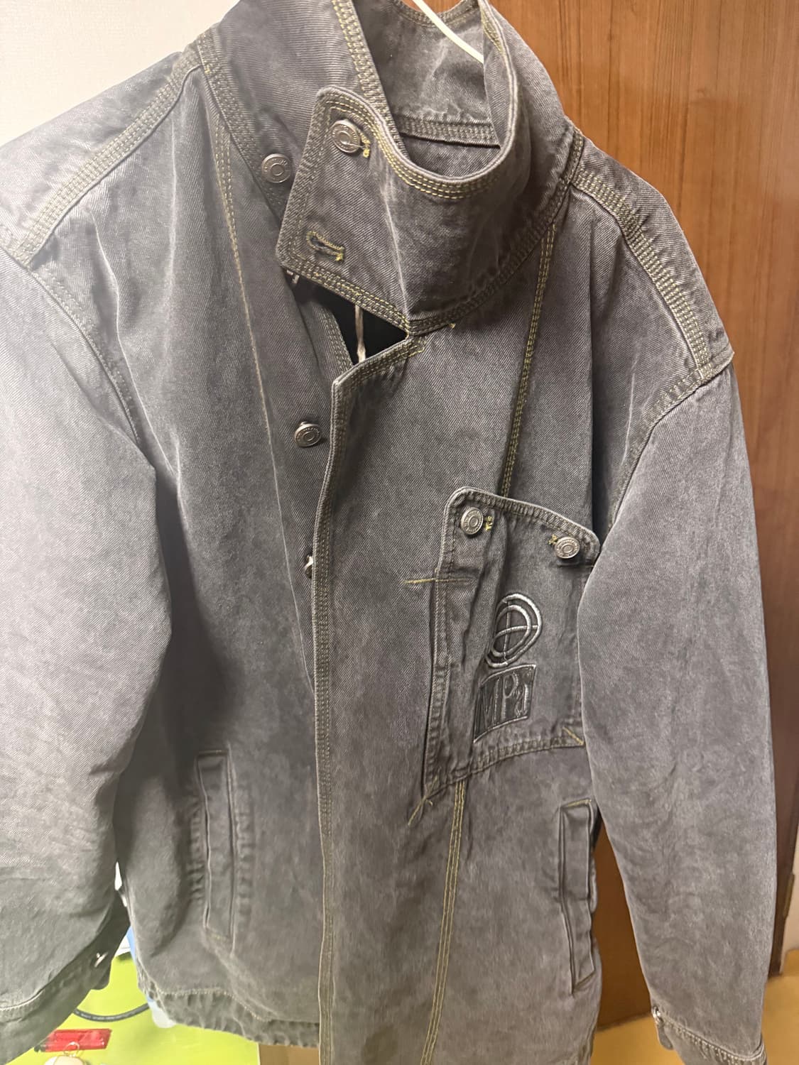 Mpa플라스틱 프로덕트 자켓 사이즈 교환(제꺼 m이랑 L로),판매 상품이미지1