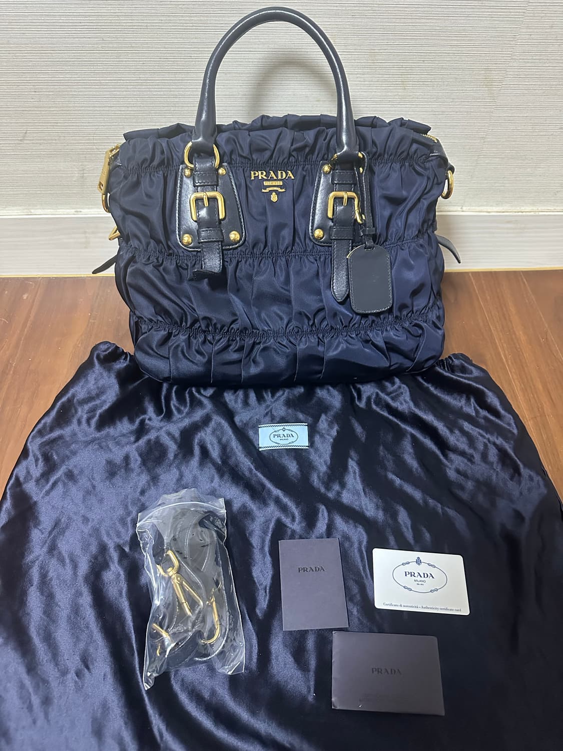 프라다 고프레 네이비 상품이미지1