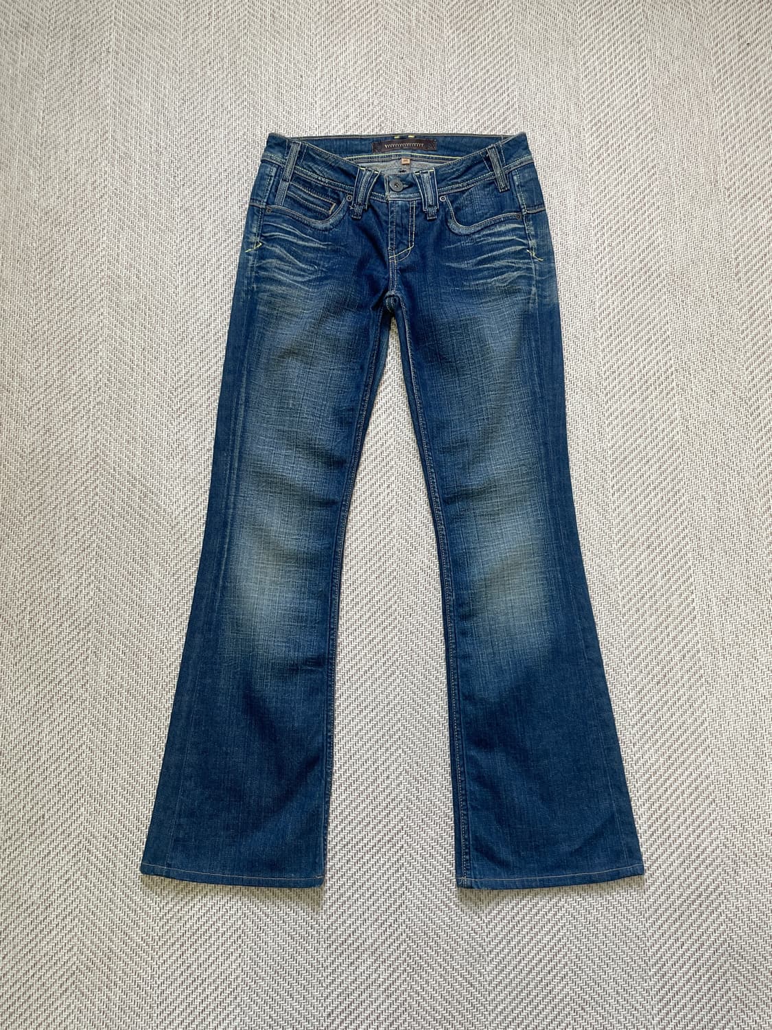 Yanuk 야누크 포켓 자수 디테일 부츠컷 데님 팬츠 상품이미지5