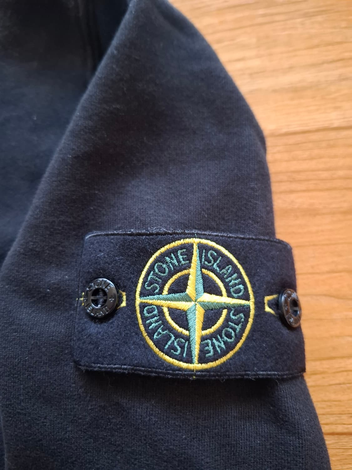 25ss 스톤아일랜드 맨투맨 M 상품이미지4